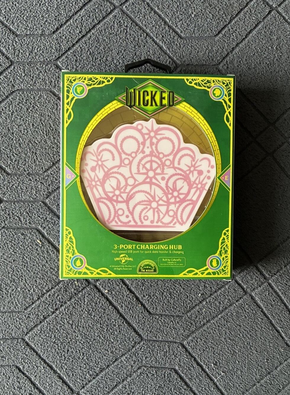 Universal Studios Wicked Pink Crown Charging Hub 3-Ports NEW Sealed Package